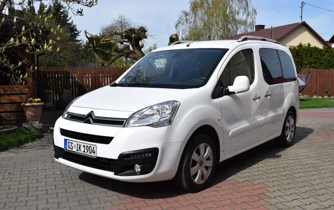 lubelskie Citroen Berlingo cena 42500 przebieg: 165000, rok produkcji 2017 z Bełżyce